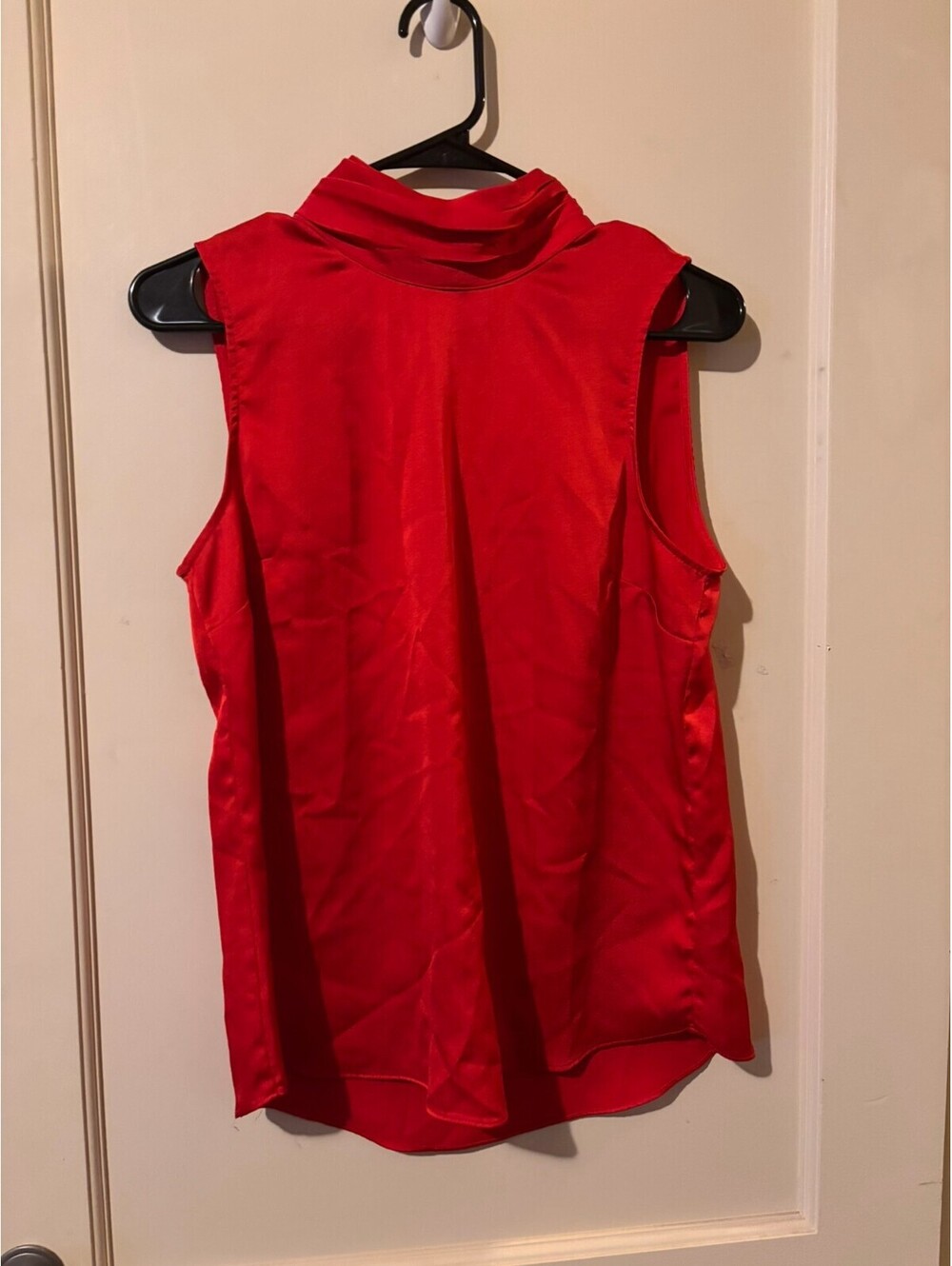 Vince Camuto red sleeveless mock neck blouse Small
